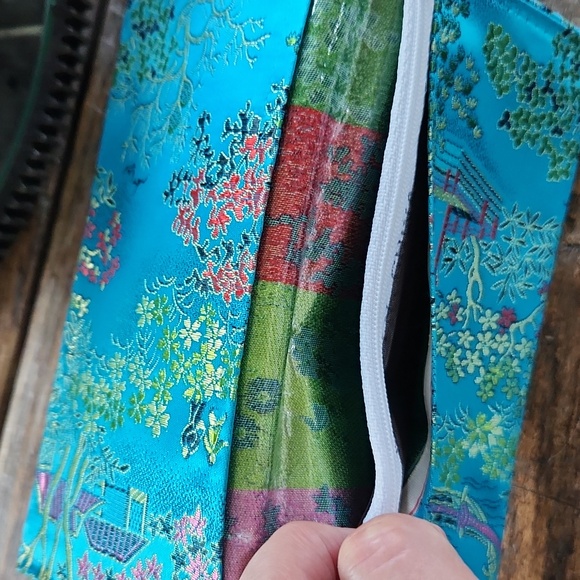 Vintage Korean Silk Wallet/Checkbook/Phone holder - Picture 4 of 5